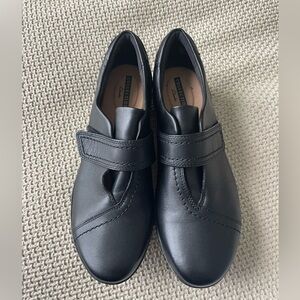 EUC Clarks Collection Cushion Soft Comfort Womens LOAFERS , black size 9.5